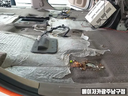 카니발 바닥 시공부터 가죽시트 시공까지 완벽하게