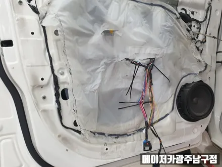 카니발 바닥 시공부터 가죽시트 시공까지 완벽하게