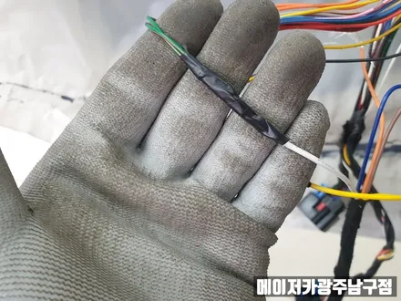 카니발 바닥 시공부터 가죽시트 시공까지 완벽하게