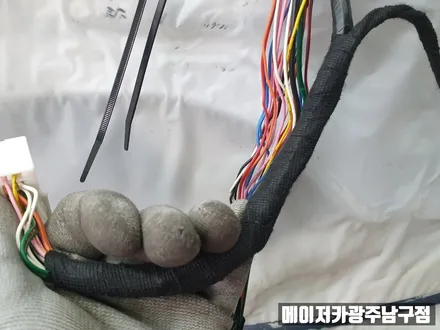 카니발 바닥 시공부터 가죽시트 시공까지 완벽하게