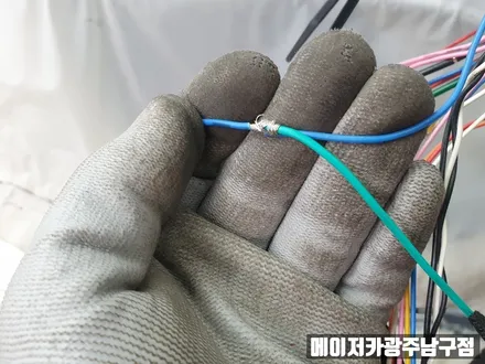 카니발 바닥 시공부터 가죽시트 시공까지 완벽하게