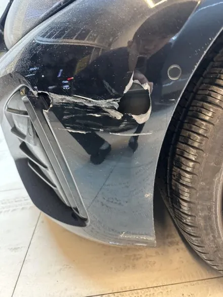 BMW i4 앞범퍼 찢어짐 깨짐 사고수리 후기 성남 수입차 교환도색·자차보험 처리 전문 1991모터스 / 성남 중원