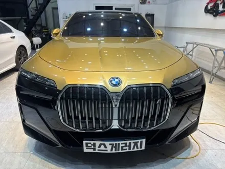 원주랩핑/덕스게러지 BMW I7 샴페인골드 투톤랩핑 / 원주시 행구동