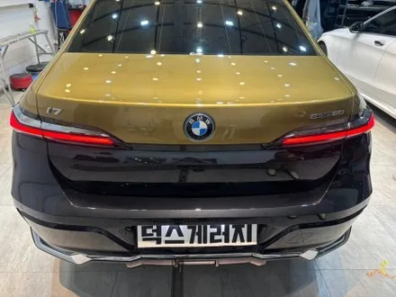 원주랩핑/덕스게러지 BMW I7 샴페인골드 투톤랩핑 / 원주시 행구동