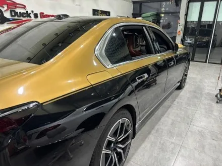 원주랩핑/덕스게러지 BMW I7 샴페인골드 투톤랩핑 / 원주시 행구동