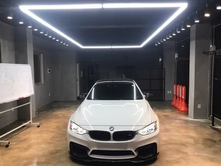 BMW M4 시선강탈 범접할수없는 색상의 전체랩핑!! 이가랩/전체랩핑/부분랩핑/포인트랩핑/그릴랩핑/실내랩핑/PPF/유리막코팅/유막제거/카스킨 / 경기 김포 통진