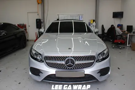벤츠 E220D 카브리올레 은색에서 유로마스터 고광택필름 화이트 색으로 ! 오픈카는 화이트색이죠! / 김포, 파주, 인천