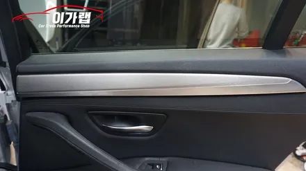 BMW520D 실내 티타늄브러쉬 & 퍼플그레이라이트필름 세련되게 바뀐모습 !!!!김포이가랩에서 깔끔하게시공! / 경기 김포 통진