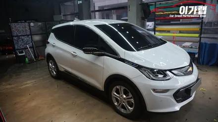 쉐보레 전기차량 볼트EV 에이버리블랙유광 투톤랩핑! 루프스킨 필러라인까지김포이가랩에서~!![김포랩핑][일산랩핑][루프스킨][투톤랩핑][래핑] / 경기 김포 통진