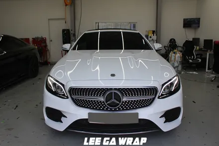 벤츠 E220D 카브리올레 은색에서 유로마스터 고광택필름 화이트 색으로 ! 오픈카는 화이트색이죠! / 김포, 파주, 인천