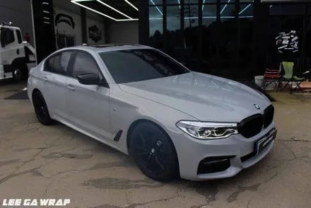 BMW 5시리즈 (G30) 전체랩핑 니파필름 브루클린그레이 ! 순정공구리색의 가장가까운컬러 / 경기 김포 통진