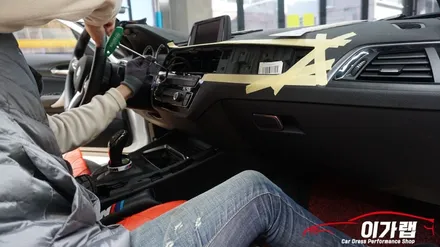 BMW 118D 쉐도우 에디션 실내랩핑!! 순정같이 일체감있는 3m메트릭스블랙 랩핑작업기!! / 경기 김포 통진