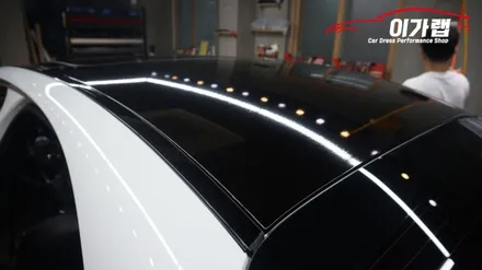 벤츠 C클래스 C220 루프스킨 에이버리블랙유광!! 화이트&블랙 의조합! 카본 스포일러 장착까지! 김포이가랩에서 ~ [김포랩핑][인천랩핑][일산랩핑][김포카스킨] / 경기 김포 통진