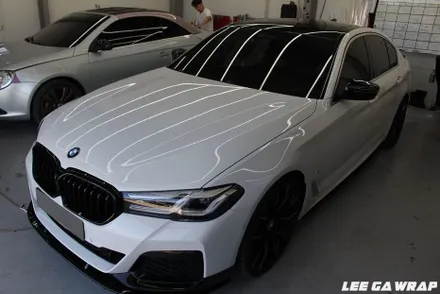 BMW 5시리즈 루프스킨 고광택 블랙 필름으로 시공! 요즘대세인 고광택 PET필름 / 김포, 파주, 인천