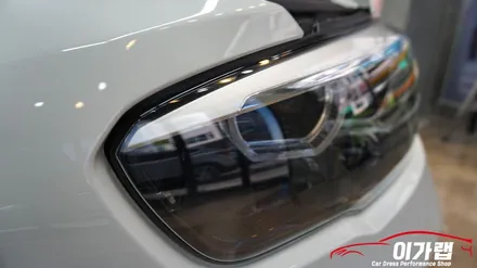 BMW 118D 쉐도우 에디션 라이트필름+카본립 장착작업!!!! 김포이가랩/이가랩/경기이가랩/경기카스킨/양곡전체랩핑/김포루프스킨/서울전체랩핑/서울카스킨/라이트필름/PPF/유리막코팅 / 경기 김포 통진
