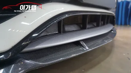 벤츠 A45 AMG 앞 프론트 하단부분 포인트랩핑 에이버리 블랙유광! 김포이가랩에서~ [김포랩핑][인천랩핑][일산랩핑][김포카스킨] / 경기 김포 통진