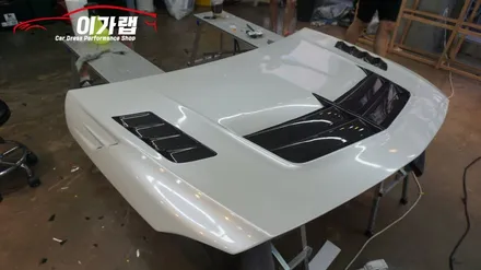 벤츠 A45 AMG풀튜닝차량 리얼카본 본넷을 순정색으로 랩핑! 김포 이가랩에서!![김포랩핑][일산랩핑][인천랩핑][본넷랩핑][랩핑전문점][PPF] / 경기 김포 통진
