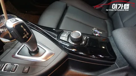 BMW 118D 실내 하이글로시에서 3M2080티타늄브러쉬 로 탈바꿈! 김포 이가랩 에서 [김포랩핑][실내랩핑][전체랩핑][김포랩핑샵] / 경기 김포 통진