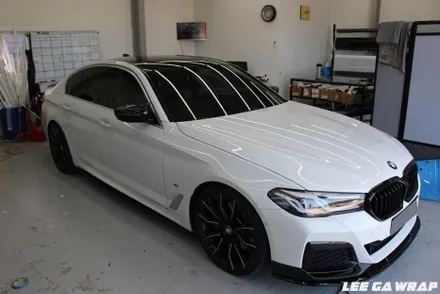 BMW 5시리즈 루프스킨 고광택 블랙 필름으로 시공! 요즘대세인 고광택 PET필름 / 김포, 파주, 인천