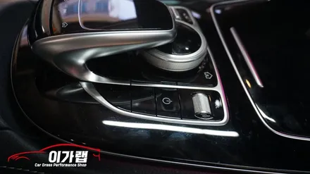 벤츠 E클래스 E220D 하이그로시 스크레치&지문자국을 없애다!3M1080 블랙브러쉬 실내랩핑 [김포랩핑][인천랩핑][일산랩핑][실내랩핑] 김포이가랩에서 !!! / 경기 김포 통진