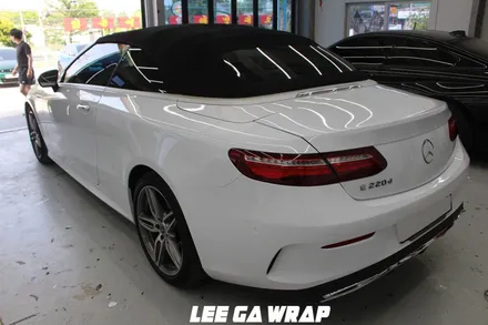 벤츠 E220D 카브리올레 은색에서 유로마스터 고광택필름 화이트 색으로 ! 오픈카는 화이트색이죠! / 김포, 파주, 인천