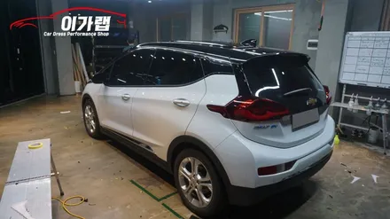 쉐보레 전기차량 볼트EV 에이버리블랙유광 투톤랩핑! 루프스킨 필러라인까지김포이가랩에서~!![김포랩핑][일산랩핑][루프스킨][투톤랩핑][래핑] / 경기 김포 통진