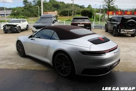 포르쉐 911 카레라 전체랩핑! 순정색상이 질리셔서 니파필름 메탈릭실버로 깔끔하게 김포이가랩에서 시공해드렸습니다 / 경기 김포 통진