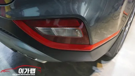 싼타페TM 크롬가리기랩핑!!! 에이버리 카르마인유광레드 작업!!포인트를 한층더~! 김포이가랩에서!!! / 경기 김포 통진