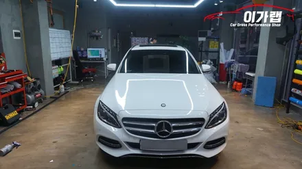 벤츠 C클래스 C220 루프스킨 에이버리블랙유광!! 화이트&블랙 의조합! 카본 스포일러 장착까지! 김포이가랩에서 ~ [김포랩핑][인천랩핑][일산랩핑][김포카스킨] / 경기 김포 통진