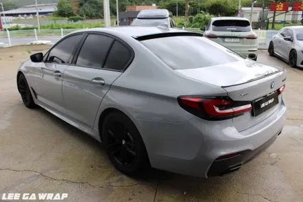 BMW 5시리즈 (G30) 전체랩핑 니파필름 브루클린그레이 ! 순정공구리색의 가장가까운컬러 / 경기 김포 통진