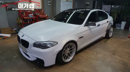 BMW 520D 풀튜닝차량 사틴화이트에서 블랙유광으로 ! 3M2080 김포 이가랩 에서 [김포랩핑][전체랩핑][포인트랩핑][리얼카본랩핑][래핑] / 경기 김포 통진