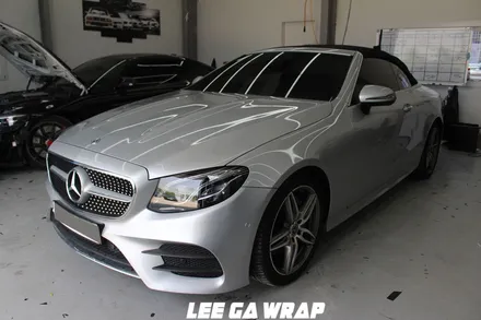 벤츠 E220D 카브리올레 은색에서 유로마스터 고광택필름 화이트 색으로 ! 오픈카는 화이트색이죠! / 김포, 파주, 인천