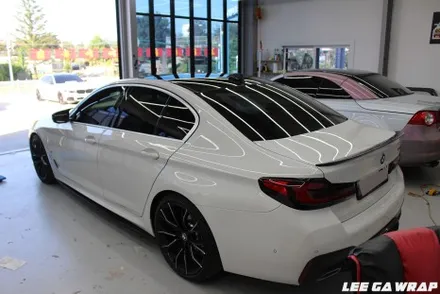 BMW 5시리즈 루프스킨 고광택 블랙 필름으로 시공! 요즘대세인 고광택 PET필름 / 김포, 파주, 인천