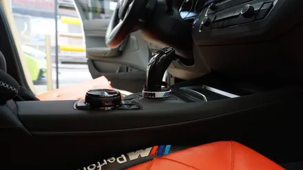 BMW 118D 쉐도우 에디션 실내랩핑!! 순정같이 일체감있는 3m메트릭스블랙 랩핑작업기!! / 경기 김포 통진