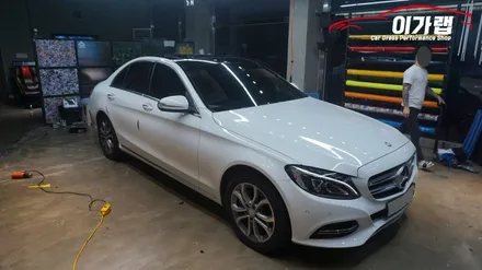 벤츠 C클래스 C220 루프스킨 에이버리블랙유광!! 화이트&블랙 의조합! 카본 스포일러 장착까지! 김포이가랩에서 ~ [김포랩핑][인천랩핑][일산랩핑][김포카스킨] / 경기 김포 통진