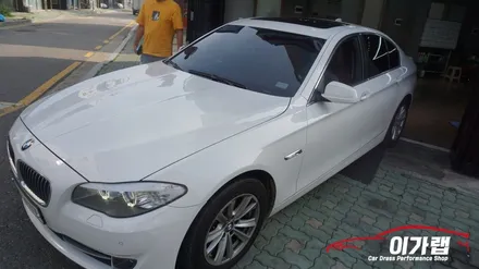 BMW520D F10 실내풀랩핑 우드에서 3M1080블랙브러쉬 결이 들어가있어 한층더 고급스러움!김포이가랩에서~[김포랩핑][일산랩핑][인천랩핑][김포카스킨] / 경기 김포 통진