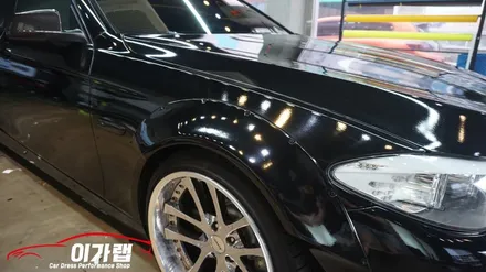 BMW 520D 풀튜닝차량 사틴화이트에서 블랙유광으로 ! 3M2080 김포 이가랩 에서 [김포랩핑][전체랩핑][포인트랩핑][리얼카본랩핑][래핑] / 경기 김포 통진