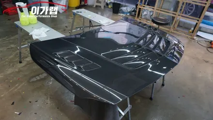 벤츠 A45 AMG풀튜닝차량 리얼카본 본넷을 순정색으로 랩핑! 김포 이가랩에서!![김포랩핑][일산랩핑][인천랩핑][본넷랩핑][랩핑전문점][PPF] / 경기 김포 통진