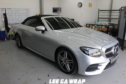 벤츠 E220D 카브리올레 은색에서 유로마스터 고광택필름 화이트 색으로 ! 오픈카는 화이트색이죠! / 김포, 파주, 인천