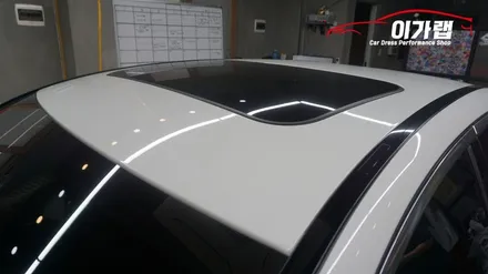 벤츠 C클래스 C220 루프스킨 에이버리블랙유광!! 화이트&블랙 의조합! 카본 스포일러 장착까지! 김포이가랩에서 ~ [김포랩핑][인천랩핑][일산랩핑][김포카스킨] / 경기 김포 통진