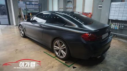 BMW 428i 화이트에서 에이버리 사틴블랙 전체랩핑으로 새차 탄생!!김포이가랩에서~[김포랩핑][인천랩핑][일산랩핑][래핑] / 경기 김포 통진