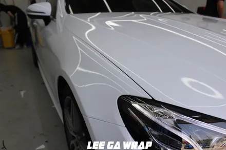 벤츠 E220D 카브리올레 은색에서 유로마스터 고광택필름 화이트 색으로 ! 오픈카는 화이트색이죠! / 김포, 파주, 인천
