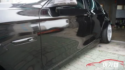 BMW 520D 풀튜닝차량 사틴화이트에서 블랙유광으로 ! 3M2080 김포 이가랩 에서 [김포랩핑][전체랩핑][포인트랩핑][리얼카본랩핑][래핑] / 경기 김포 통진