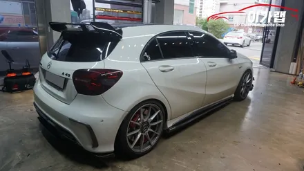 벤츠 A45 AMG 앞 프론트 하단부분 포인트랩핑 에이버리 블랙유광! 김포이가랩에서~ [김포랩핑][인천랩핑][일산랩핑][김포카스킨] / 경기 김포 통진