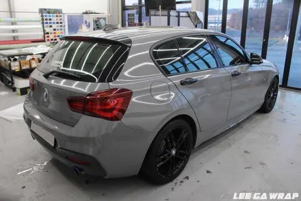 BMW 118D 사고로인해 입고! 전체 다른색상으로 탈바꿈 고광택 카키그린라이트 PET필름 / 김포, 파주, 인천