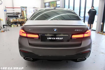 BMW 5시리즈 전체랩핑 재시공! 브루클린그레이! 순정느낌의 완벽한 고광택! / 경기 김포 통진