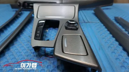 BMW520D 실내 티타늄브러쉬 & 퍼플그레이라이트필름 세련되게 바뀐모습 !!!!김포이가랩에서 깔끔하게시공! / 경기 김포 통진
