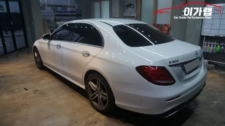벤츠 E클래스 E300 AMG라인 루프스킨 에이버리블랙 유광 김포이가랩에서~![김포랩핑][인천랩핑][일산랩핑][김포카스킨]랩핑전문점 / 경기 김포 통진