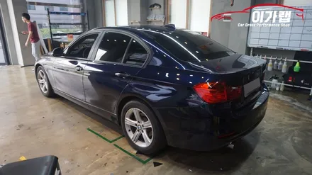 BMW 320D 우드트림에서 3M1080블랙브러쉬 결이들어가있어 한층더 고급스러움! 김포이가랩에서~[김포랩핑][일산랩핑][인천랩핑][실내래핑][래핑] / 경기 김포 통진