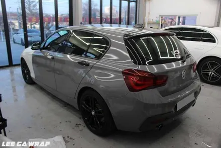 BMW 118D 사고로인해 입고! 전체 다른색상으로 탈바꿈 고광택 카키그린라이트 PET필름 / 김포, 파주, 인천